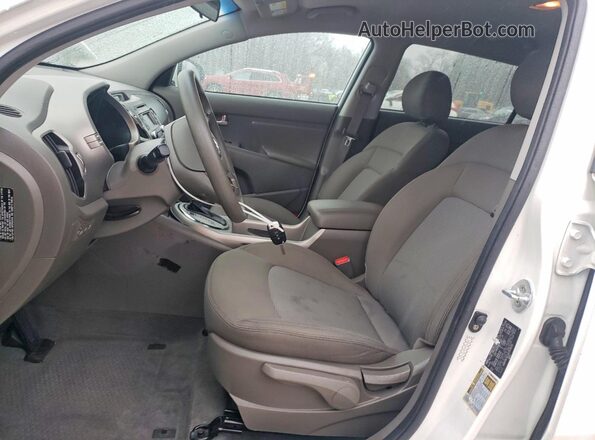 KNDPBCAC0G7876233 2016 KIA SPORTAGE Белый Вид салона спереди