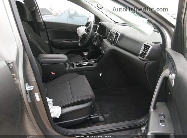 KNDPMCAC0J7410822 2018 KIA SPORTAGE Silver 