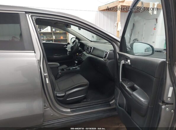 KNDPMCAC0J7445408 2018 KIA SPORTAGE Gray Вид салону спереду