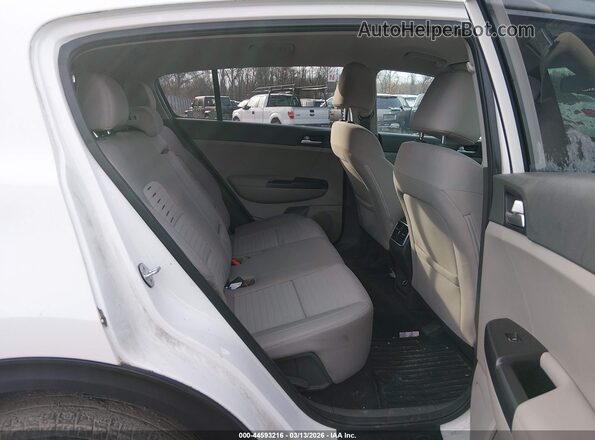 KNDPMCAC0K7495131 2019 KIA SPORTAGE White VIN կոդի պիտակի տեսք