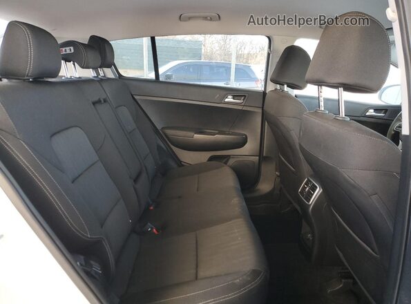 KNDPMCAC3K7609350 2019 KIA SPORTAGE White Սալոնի հետևի տեսք