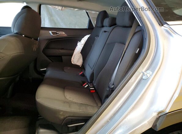 KNDPU3DF7S7371458 2025 KIA SPORTAGE Silver Vista interior trasera