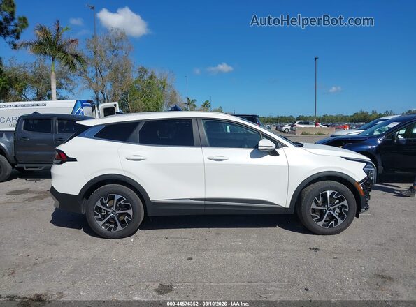 KNDPVCDGXS7253961 2025 KIA SPORTAGE HYBRID White Vista interior trasera