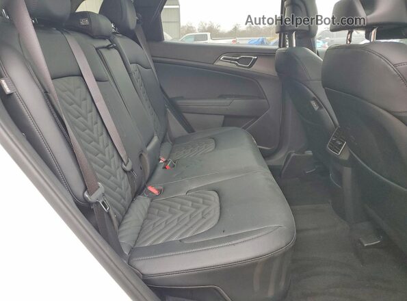 KNDPVDDG8T7279630 2026 KIA SPORTAGE White Widok wnętrza z tyłu