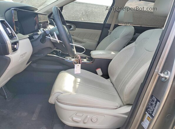 KNDRKDLG8P5209324 2023 KIA SORENTO Silver წინა სალონის ხედი