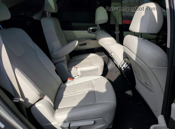 KNDRKDLG8P5209324 2023 KIA SORENTO Silver უკანა სალონის ხედი
