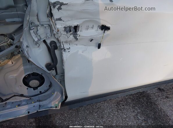 KNMAT2MT0HP519161 2017 NISSAN ROGUE White 