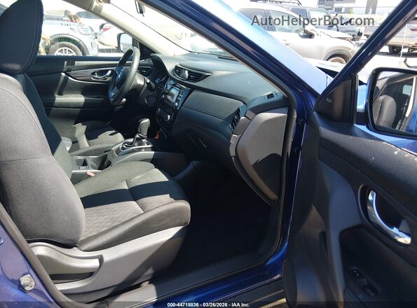 KNMAT2MT2HP557278 2017 NISSAN ROGUE Blue Widok wnętrza z przodu