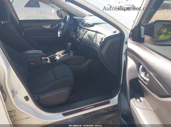KNMAT2MT3JP559532 2018 NISSAN ROGUE White 