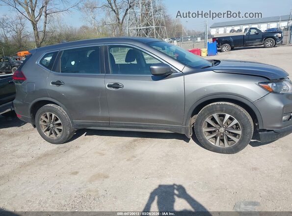 KNMAT2MT3JP576749 2018 NISSAN ROGUE Gray Widok wnętrza z tyłu