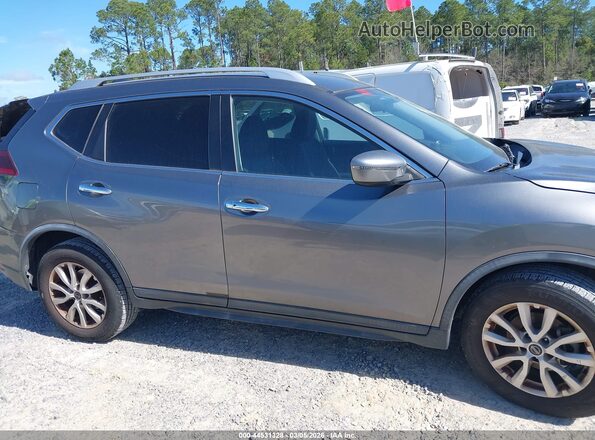 KNMAT2MT6JP520580 2018 NISSAN ROGUE Gray Widok wnętrza z tyłu