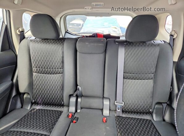 KNMAT2MT6JP564661 2018 NISSAN ROGUE Silver Widok tylnych siedzeń