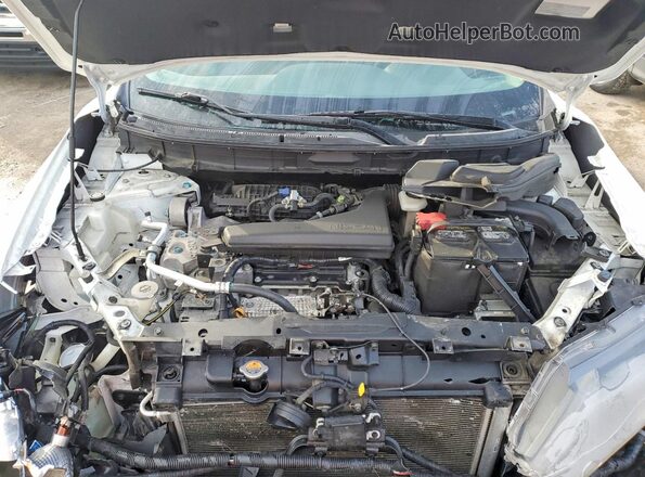 KNMAT2MV0HP599725 2017 NISSAN ROGUE White Rear interior view