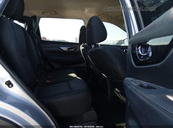KNMAT2MV3JP573707 2018 NISSAN ROGUE Silver VIN კოდის სტიკერის ხედი