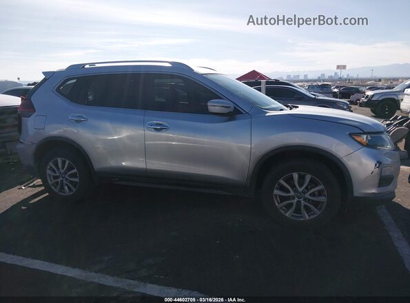 KNMAT2MV3JP573707 2018 NISSAN ROGUE Silver უკანა სალონის ხედი