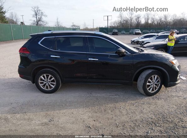 KNMAT2MV7HP524990 2017 NISSAN ROGUE Black Widok wnętrza z tyłu