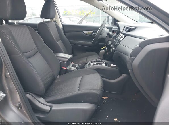 KNMAT2MV9HP558137 2017 NISSAN ROGUE Gray Front interior view
