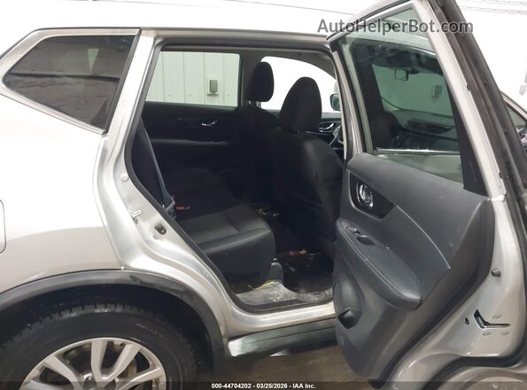 KNMAT2MV9JP543255 2018 NISSAN ROGUE Silver 