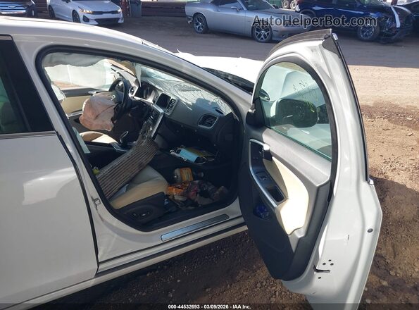 LYV402TM0JB161772 2018 VOLVO S60 INSCRIPTION White Вид салону спереду