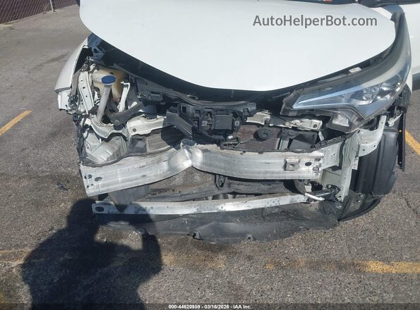 NMTKHMBX3JR056417 2018 TOYOTA LE Белый 