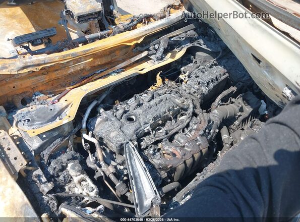 NMTKHMBX7JR031035 2018 TOYOTA LE Black 