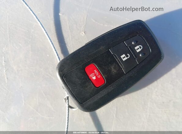 NMTKHMBX7JR056193 2018 TOYOTA LE Silver 