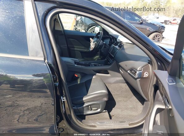 SADCJ2FX1JA299833 2018 JAGUAR F-PACE Black Front interior view