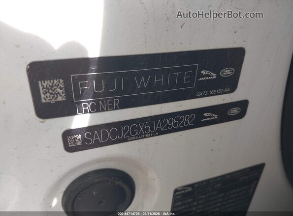 SADCJ2GX5JA295282 2018 JAGUAR F-PACE White Widok komory silnika