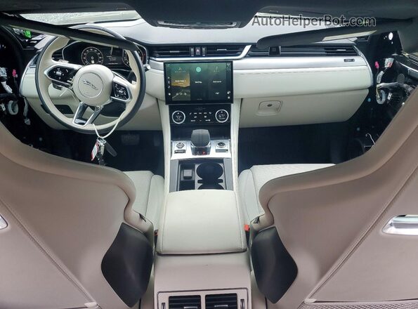 SADCT2EX8RA732975 2024 JAGUAR F-PACE Black Widok deski rozdzielczej