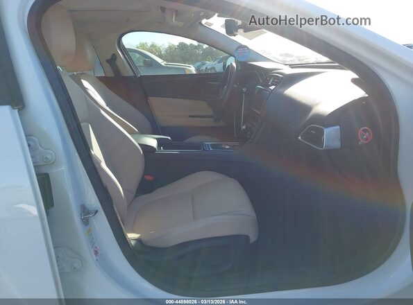 SAJAD4FX1JCP20395 2018 JAGUAR XF Белый Вид салона спереди