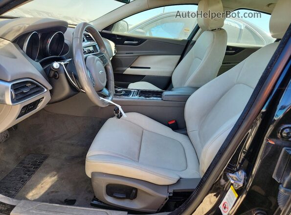 SAJAD4FX4JCP41497 2018 JAGUAR XF Black წინა სალონის ხედი