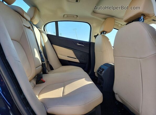 SAJAJ4FX6KCP51040 2019 JAGUAR XF Blue Widok tylnych siedzeń