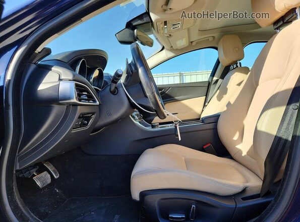SAJAJ4FX6KCP51040 2019 JAGUAR XF Blue Widok wnętrza z przodu