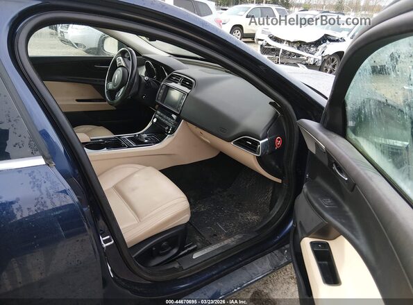 SAJAK4BV1HA970946 2017 JAGUAR XF Синий Вид салона спереди