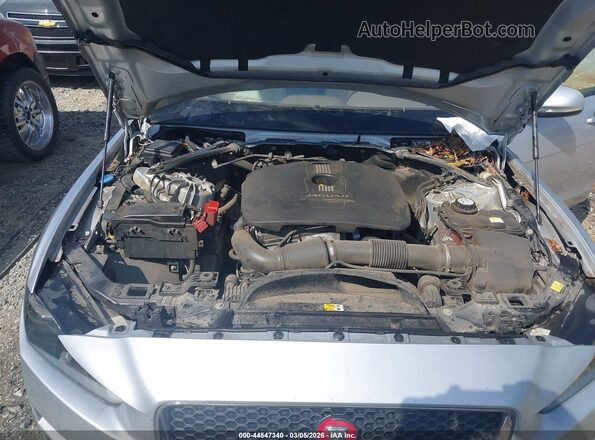 SAJAR4BG6HA974052 2017 JAGUAR XF Silver Widok z tyłu