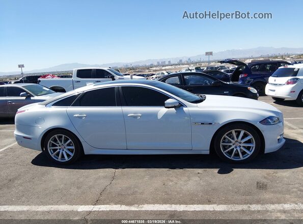 SAJWA1C78G8W03023 2016 JAGUAR XJ White Rear interior view