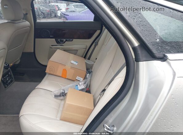 SAJWA1CE8GMW00581 2016 JAGUAR XJ Бежевый Вид наклейки с VIN-кодом