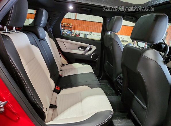 SALCL2FX9SH364838 2025 LAND ROVER DISCOVERY Red Widok wnętrza z tyłu