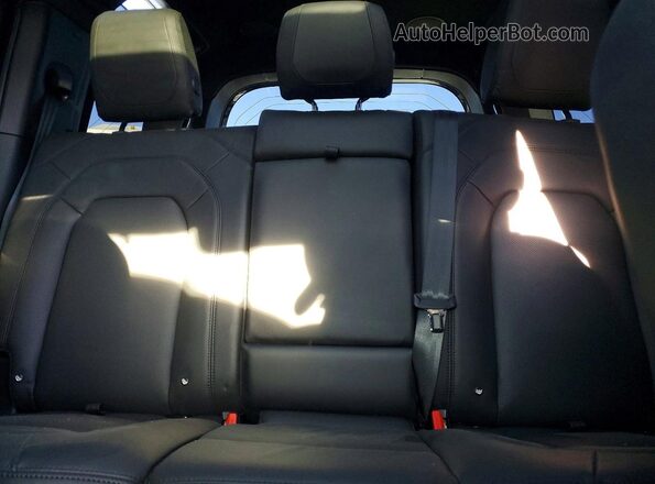 SALEBEEE2R2316267 2024 LAND ROVER DEFENDER Black Widok tylnych siedzeń