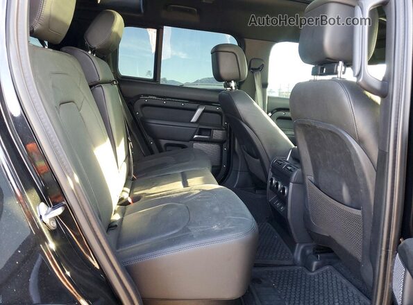 SALEBEEE2R2316267 2024 LAND ROVER DEFENDER Black Widok wnętrza z tyłu