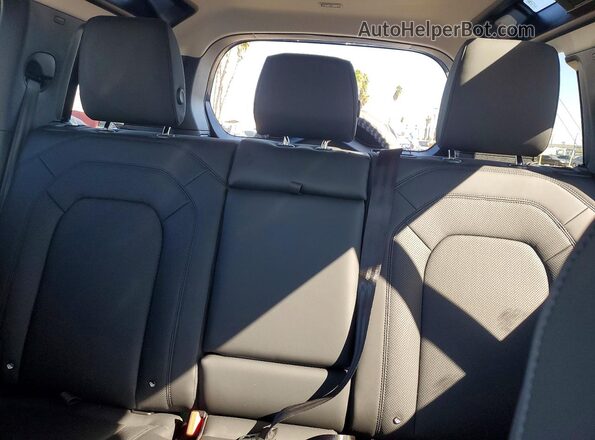 SALEJ7EX9S2382806 2025 LAND ROVER DEFENDER Blue Widok tylnych siedzeń