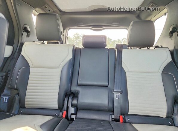 SALRL4EUXR2491608 2024 LAND ROVER DISCOVERY Gray Widok tylnych siedzeń