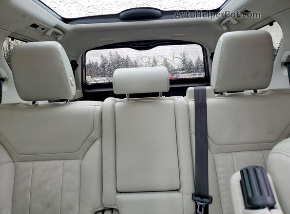 SALRRBBV8HA037569 2017 LAND ROVER DISCOVERY Blue Widok tylnych siedzeń