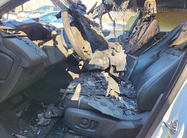 SALYJ2EX4NA331613 2022 LAND ROVER RANGE Белый Вид салона спереди