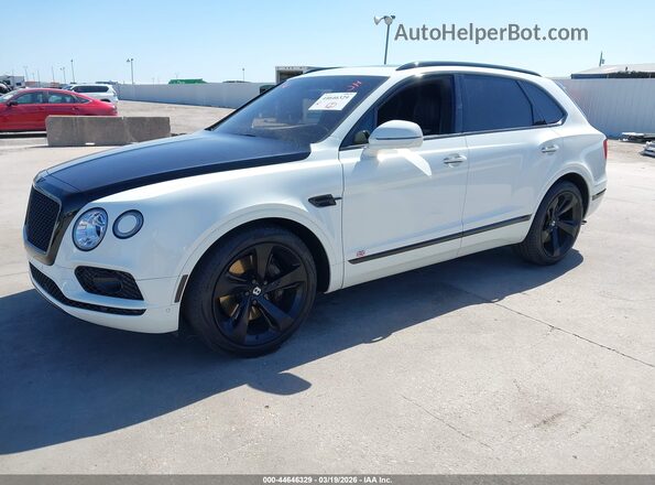 SJAAC2ZV6HC015460 2017 BENTLEY BENTAYGA White Vista tres cuartos delantera izquierda