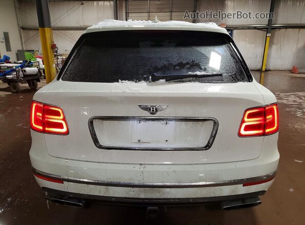SJAAC4ZV5JC020618 2018 BENTLEY BENTAYGA White Rear view