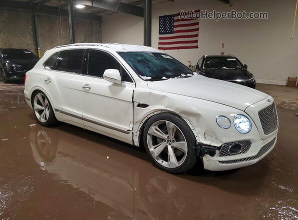 SJAAC4ZV5JC020618 2018 BENTLEY BENTAYGA White Front right