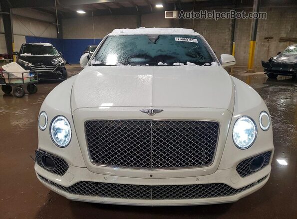 SJAAC4ZV5JC020618 2018 BENTLEY BENTAYGA White Front view