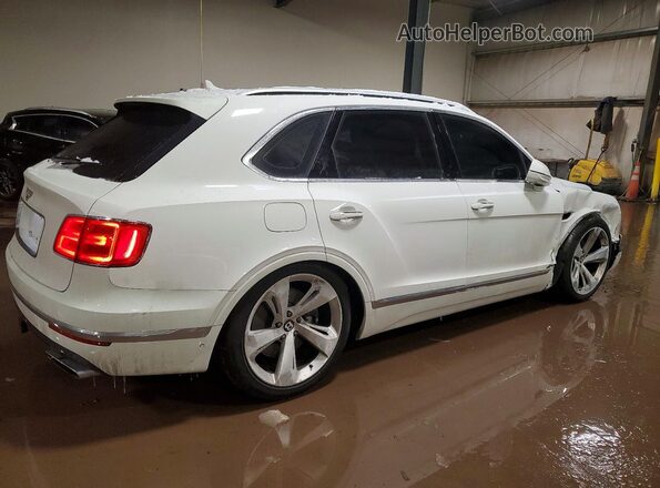 SJAAC4ZV5JC020618 2018 BENTLEY BENTAYGA White Rear right