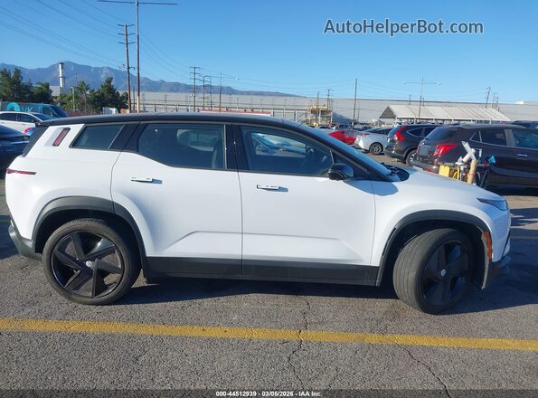 VCF1ZBU23PG003719 2023 FISKER OCEAN White Вид задньої частини салону